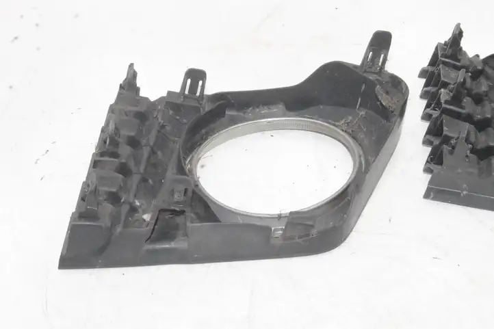 Toyota Prius+ (ZVW40) (2011 - 2018) 5203047010 Часть противотуманной фары — фото 5