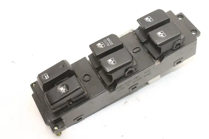 Hyundai Santa Fe (2005 - 2009) 935702B500 Кнопка фаркопа в багажнике — фото 1