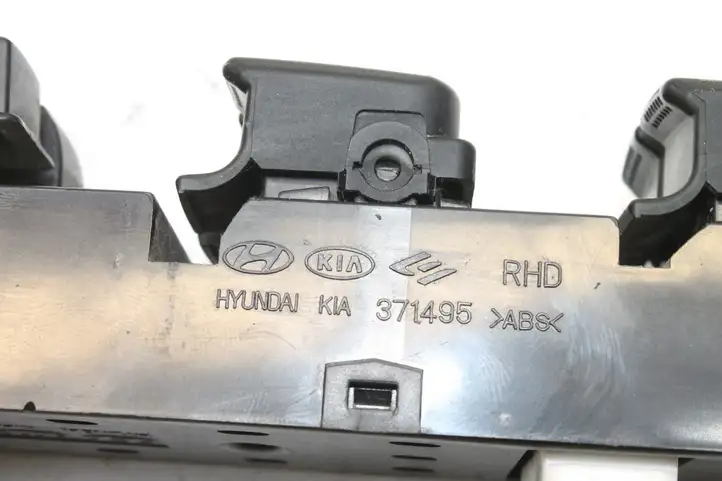 Hyundai Santa Fe (2005 - 2009) 935702B500 Кнопка фаркопа в багажнике — фото 6