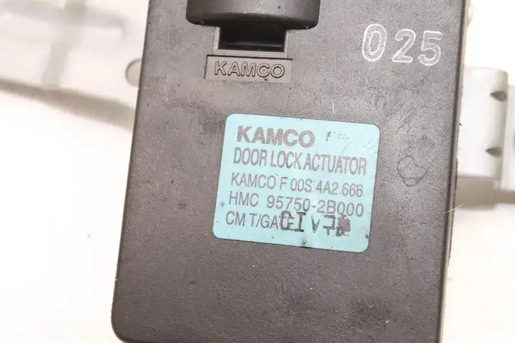 Hyundai Santa Fe (2005 - 2009) 957502B000 Замок крышки багажника — фото 4