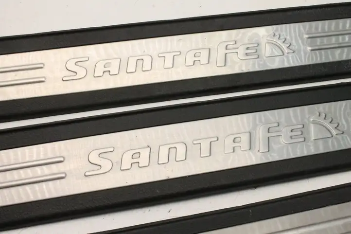 Hyundai Santa Fe (2005 - 2009) 858812B000 Внутренняя обшивка порога (комплект) — фото 3