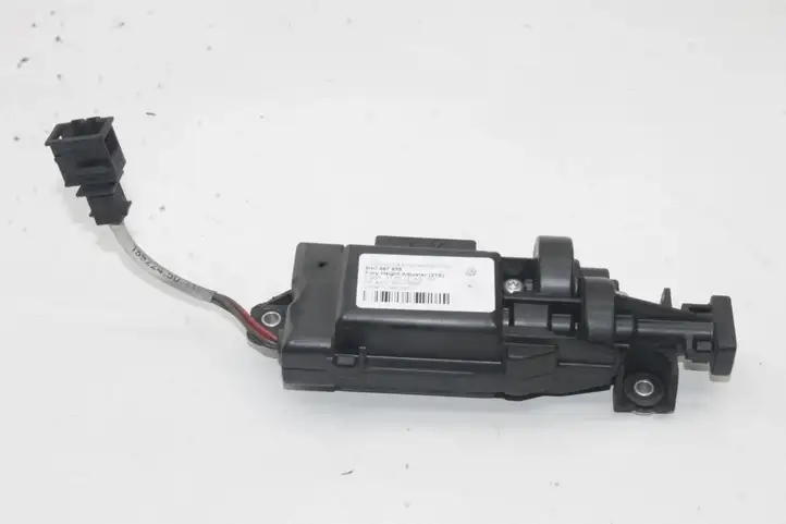 Audi A8 S8 D4 4H (2010 - 2014) 4H0857833 Регулятор ремня безопасности — фото 1