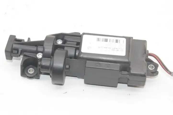 Audi A8 S8 D4 4H (2010 - 2014) 4H0857833 Регулятор ремня безопасности — фото 3