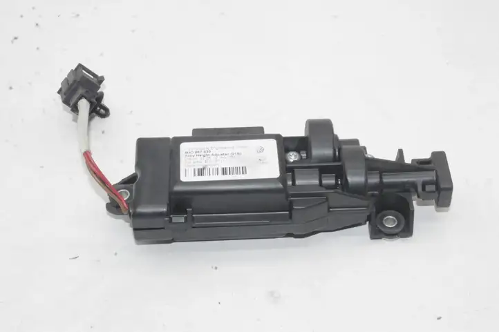 Audi A8 S8 D4 4H (2010 - 2014) 4H0857833 Регулятор ремня безопасности — фото 1