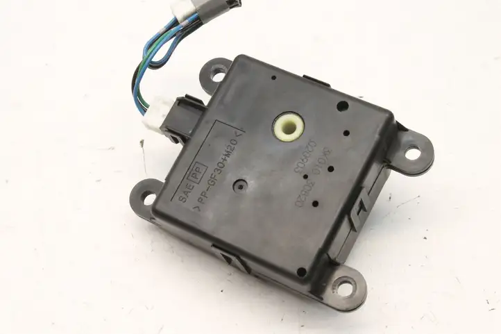 Nissan 350Z (2001 - 2009) 3K01030820 Двигатель задвижки потока воздуха — фото 2