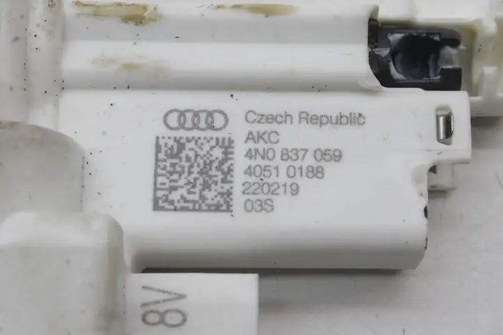 Audi A7 S7 4K8 (2018 - ) 4N0837059 Ограничитель задней двери — фото 4