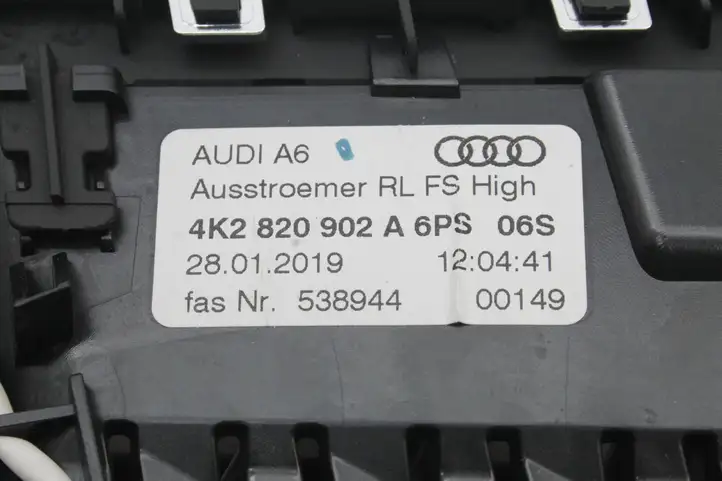 Audi A7 S7 4K8 (2018 - ) 4K2820902 Воздушная решетка панели — фото 5