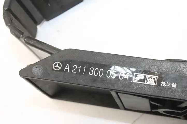 Mercedes-Benz CLS C219 (2003 - 2011) A2113000504 Педаль акселератора — фото 5