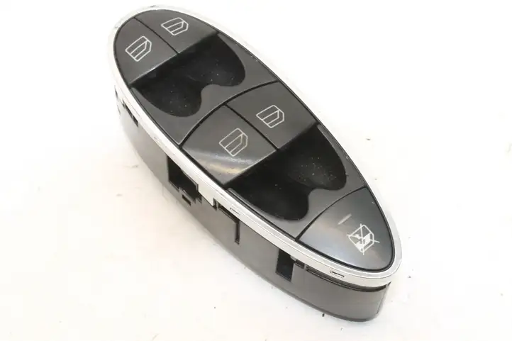 Mercedes-Benz CLS C219 (2003 - 2011) A2118213679 Кнопка фаркопа в багажнике — фото 2