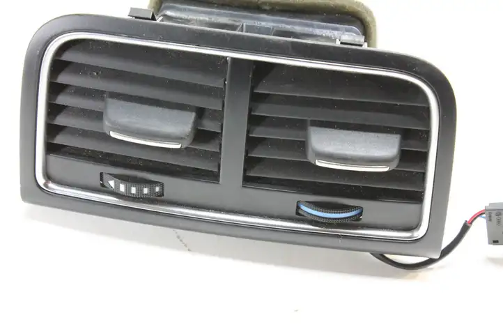 Audi A5 8T 8F (2007 - 2011) 8K0819203D Воздушная решетка панели — фото 2
