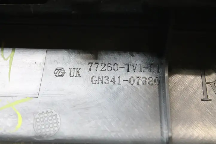 Honda Civic IX (2011 - 2017) 77260TV1E1 Декоративная планка — фото 4