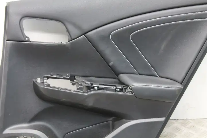 Honda Civic IX (2011 - 2017) 83700TV1BE010 Обшивка задней двери — фото 3