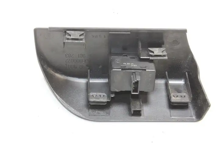 Land Rover Range Rover L322 (2002 - 2005) YUF000072 Кнопка фаркопа в багажнике — фото 2