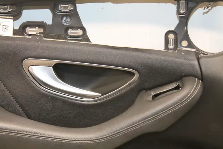 Mercedes-Benz C W205 (2014 - 2021) Обшивка передней двери — фото 7