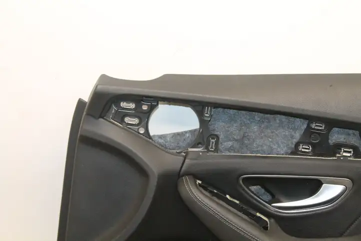 Mercedes-Benz C W205 (2014 - 2021) 31739790 Обшивка передней двери — фото 5