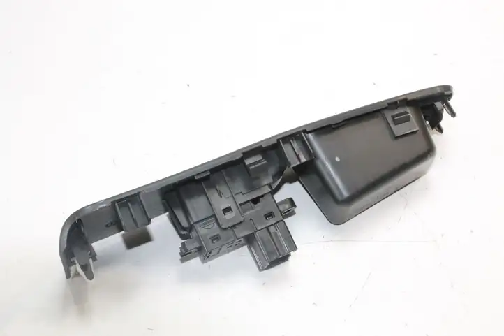Nissan X-Trail T31 (2007 - 2014) 80961JG400A Кнопка фаркопа в багажнике — фото 2