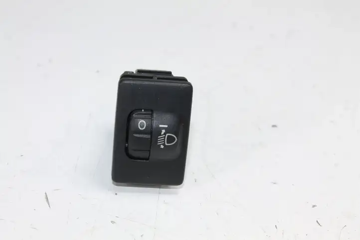 Toyota Auris 150 (2006 - 2012) 8415202040 Кнопка фаркопа в багажнике — фото 1