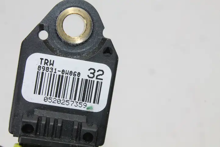 Toyota Auris 150 (2006 - 2012) 898310W060 Датчик удара SRS — фото 2