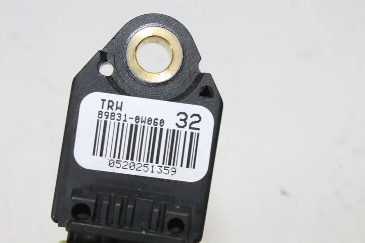 Toyota Auris 150 (2006 - 2012) 898310W060 Датчик удара SRS — фото 2
