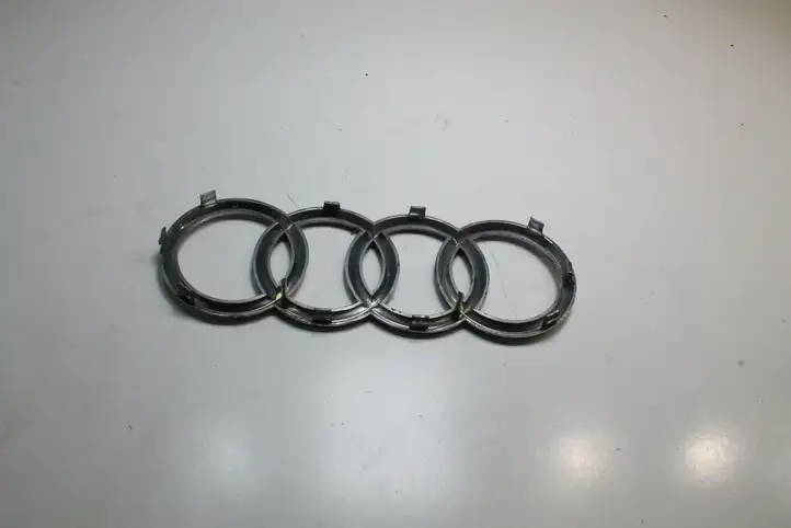 Audi A3/S3 8V (2012 - 2016) Эмблема производителя — фото 2