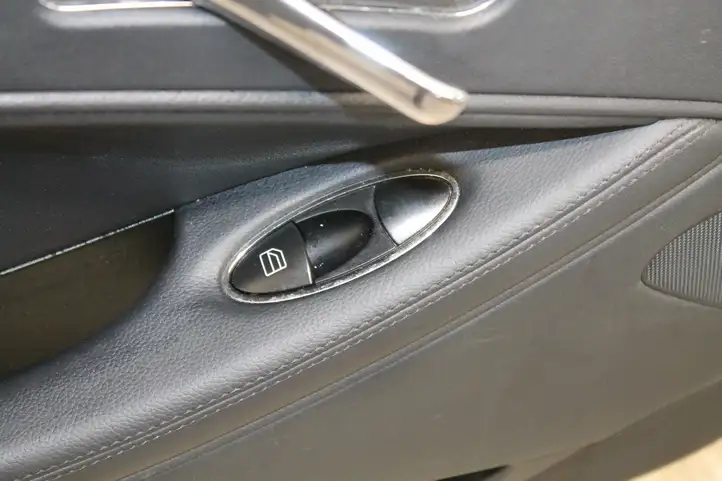 Mercedes-Benz CLS C219 (2003 - 2011) A2197306370 Прочая отделка задней двери — фото 5