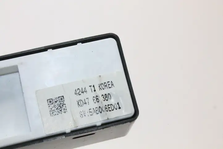(2012 - 2015) KD4766380 Кнопка фаркопа в багажнике — фото 4