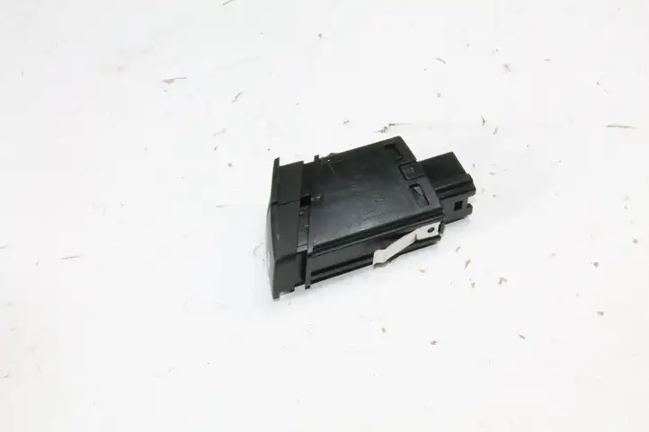 BMW 4 F32 F33 (2013 - 2017) 923178604 Кнопка фаркопа в багажнике — фото 2