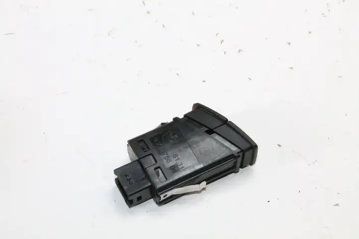 BMW 4 F32 F33 (2013 - 2017) 923178604 Кнопка фаркопа в багажнике — фото 3