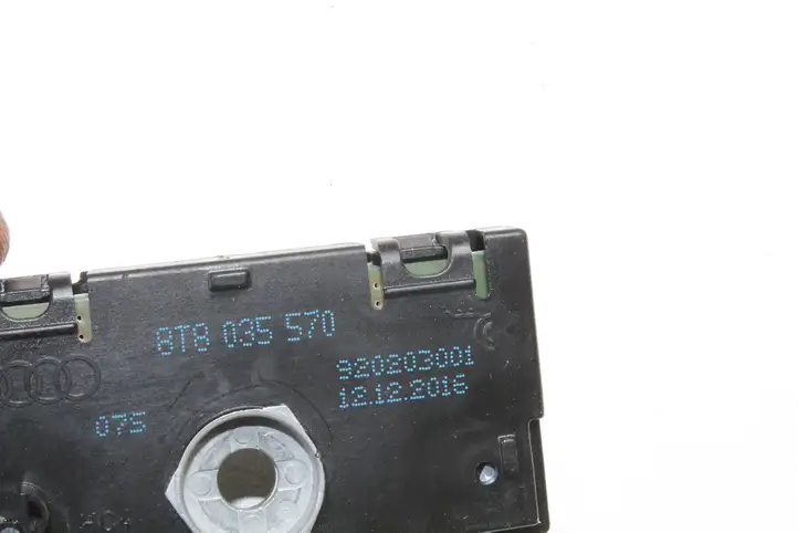 Audi A4 S4 B9 (2015 - 2019) 8T8035570 Усилитель антенны — фото 3