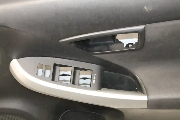 Toyota Prius (XW30) (2009 - 2015) Обшивка передней двери — фото 6