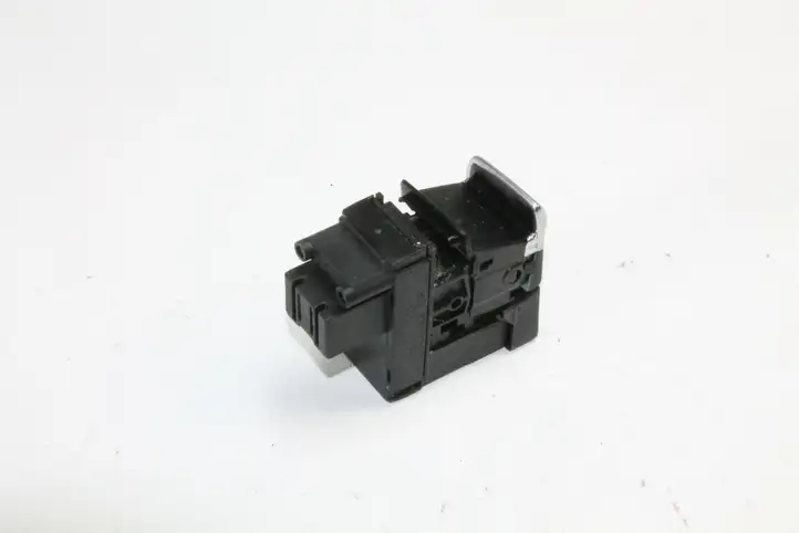 Audi A5 8T 8F (2007 - 2011) 8K2927225E Кнопка фаркопа в багажнике — фото 3