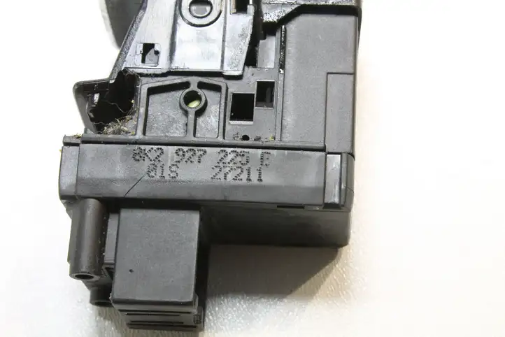 Audi A5 8T 8F (2007 - 2011) 8K2927225E Кнопка фаркопа в багажнике — фото 4