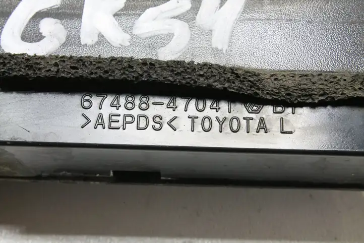 Toyota Prius (XW30) (2009 - 2015) 6748847041 Прочие детали салона — фото 4