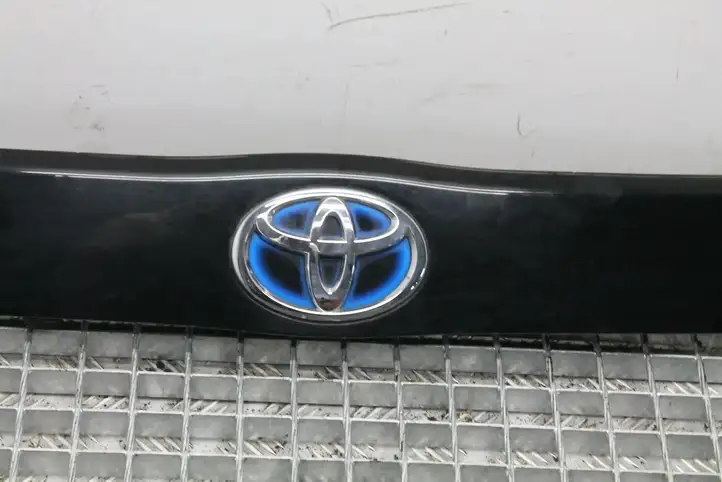 Toyota Prius (XW30) (2009 - 2015) 7680147070 Отделка лючка топливного бака — фото 5