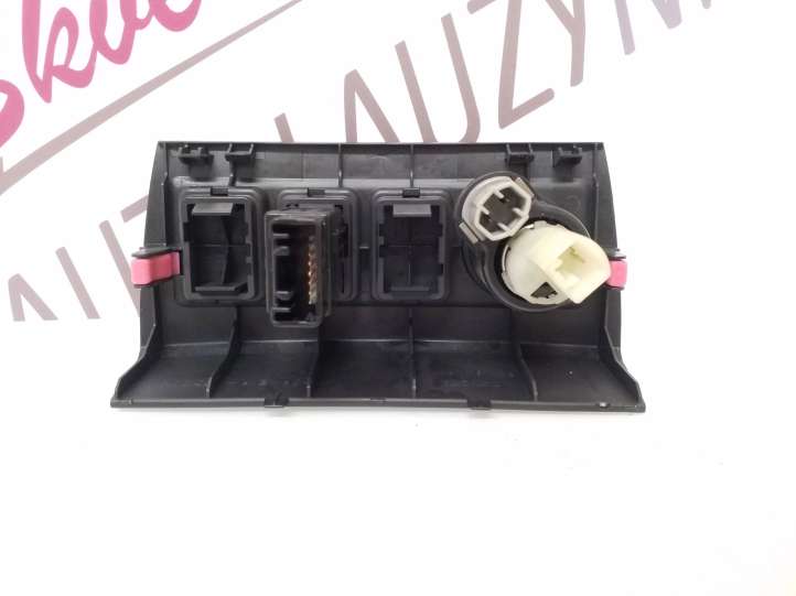 Toyota RAV 4 (XA30) (2006 - 2016)  5544942010 Прикуриватель