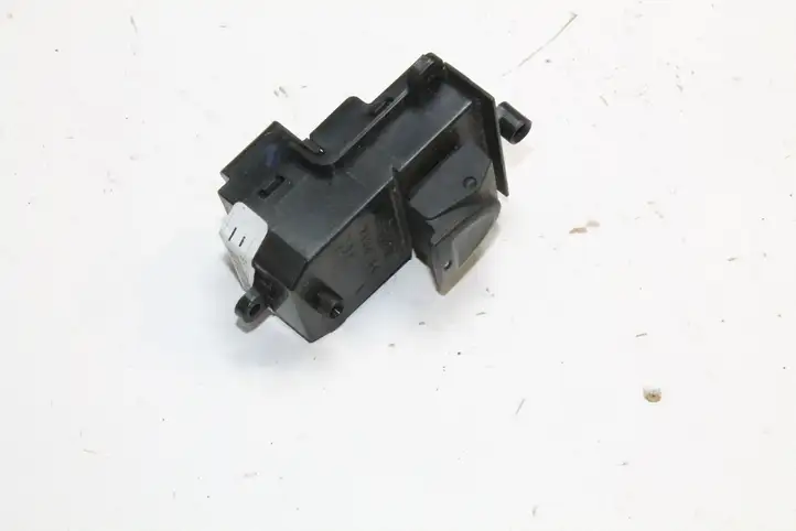 Honda Civic (2006 - 2011) NH608L Кнопка фаркопа в багажнике — фото 3