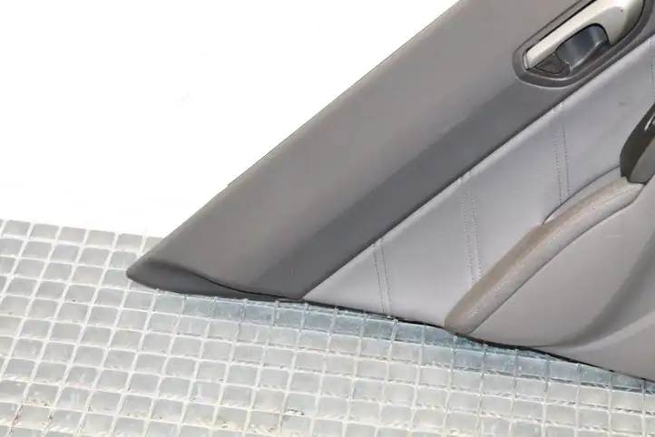 Honda Civic (2006 - 2011) Обшивка задней двери — фото 2