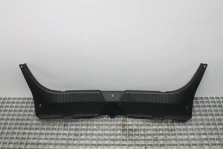 Mazda 3 II (2013 - 2017) BHN16889X Отделка порога багажника — фото 1