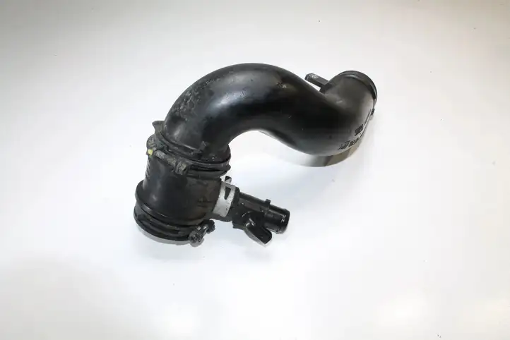 Mazda 3 II (2013 - 2017) SH0113231 Трубка подачи воздуха — фото 2