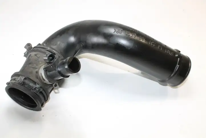 Mazda 3 II (2013 - 2017) SH0113231 Трубка подачи воздуха — фото 3