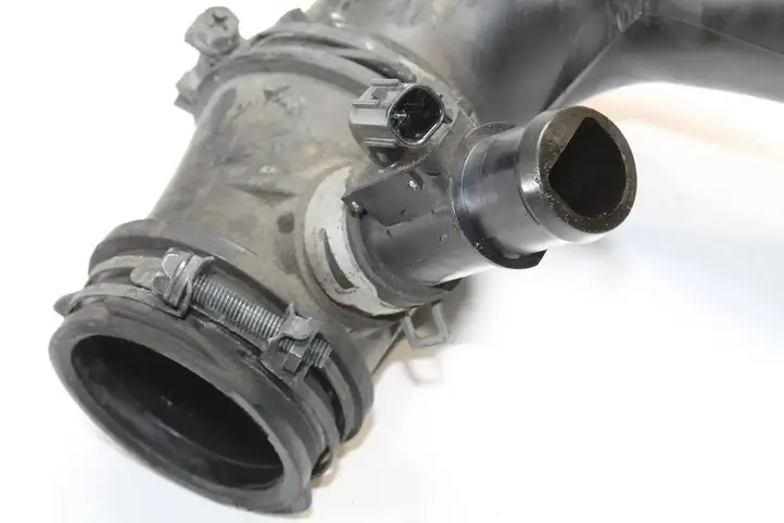 Mazda 3 II (2013 - 2017) SH0113231 Трубка подачи воздуха — фото 4