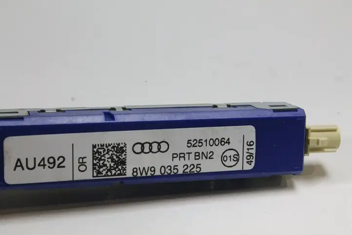 Audi A4 S4 B9 (2015 - 2019) 8W9035225 Усилитель антенны — фото 3