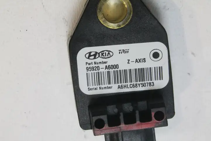Kia Ceed (2012 - 2015) 95920A6000 Датчик удара SRS — фото 2