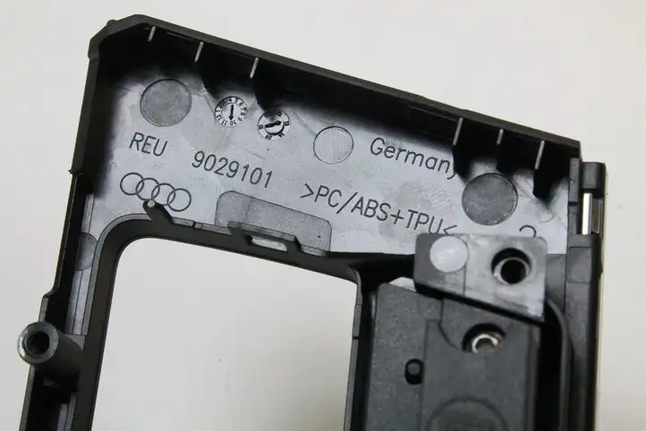 Audi A7 S7 4G (2010 - 2014) 4G0927137E Кнопка фаркопа в багажнике — фото 2