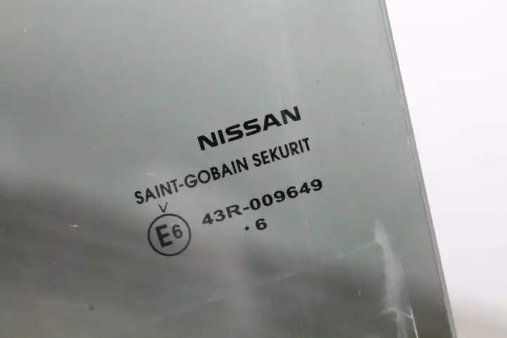 Nissan Micra (2013 - 2016) Стекло задней двери — фото 2