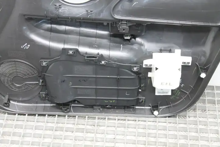 Nissan Micra (2013 - 2016) 809231HD1A Обшивка передней двери — фото 3