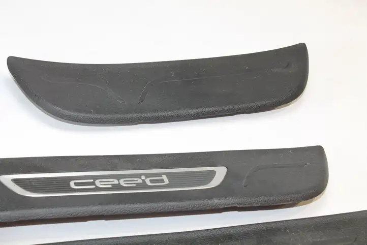 Kia Ceed (2012 - 2015) 85882A2051 Внутренняя обшивка порога (комплект) — фото 3