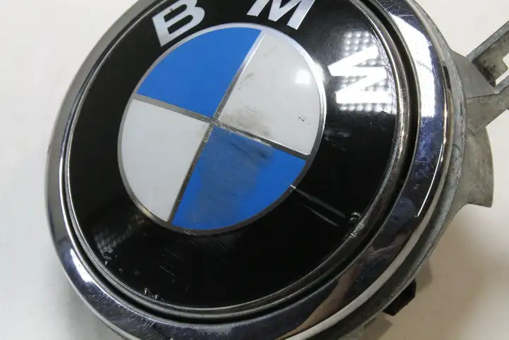 BMW 6 E63 E64 (2002 - 2010) 7200896 Эмблема производителя — фото 3