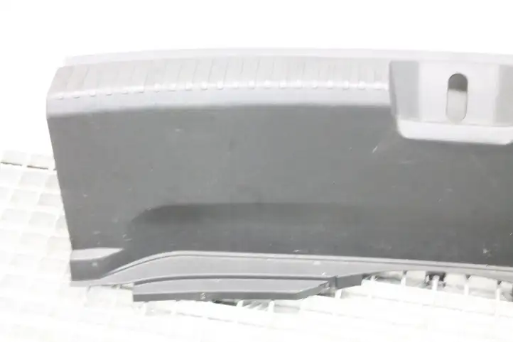 Seat Leon (5F) (2012 - 2019) 5F0863458A Отделка порога багажника — фото 2