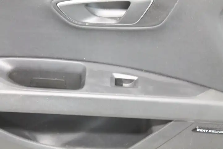 Seat Leon (5F) (2012 - 2019) Обшивка передней двери — фото 10